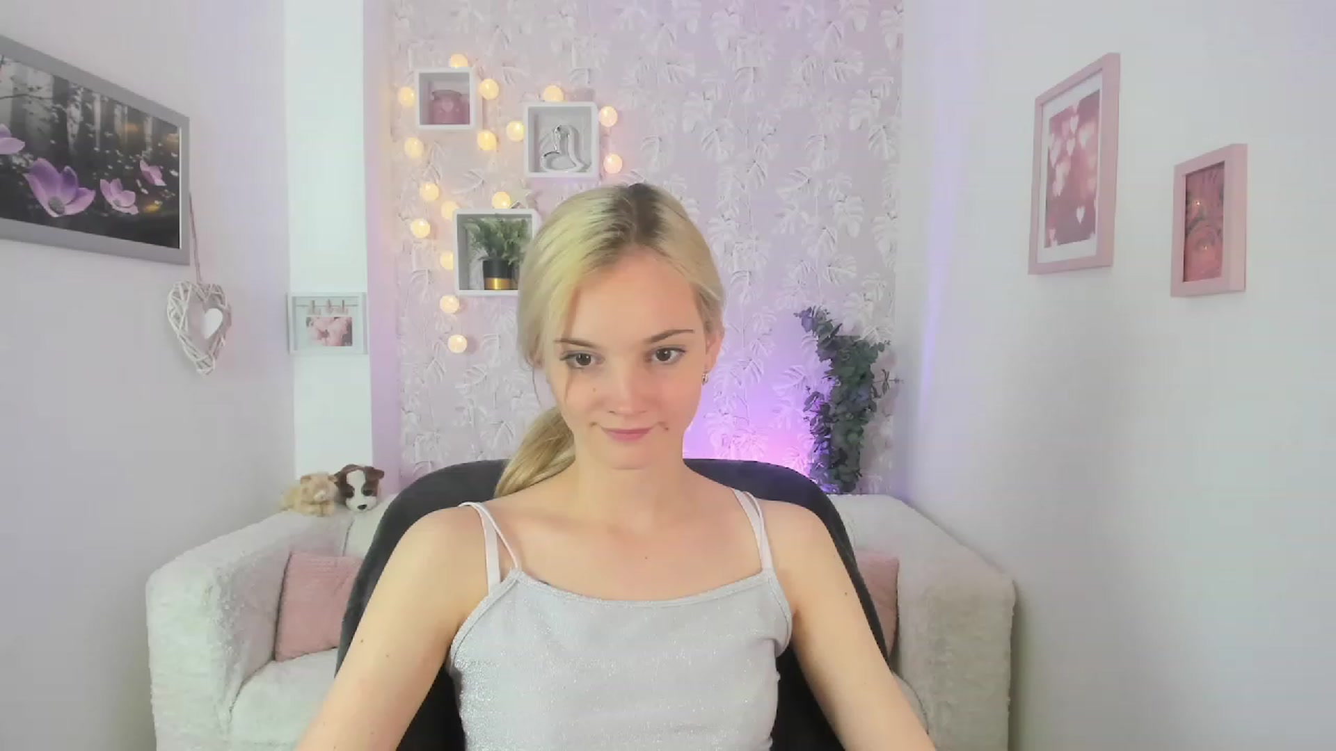 Gallery image thumbnail from Lexy_Belle18's myfreecams stream on, 05/26/2023, 12:29 image 18 of 20
