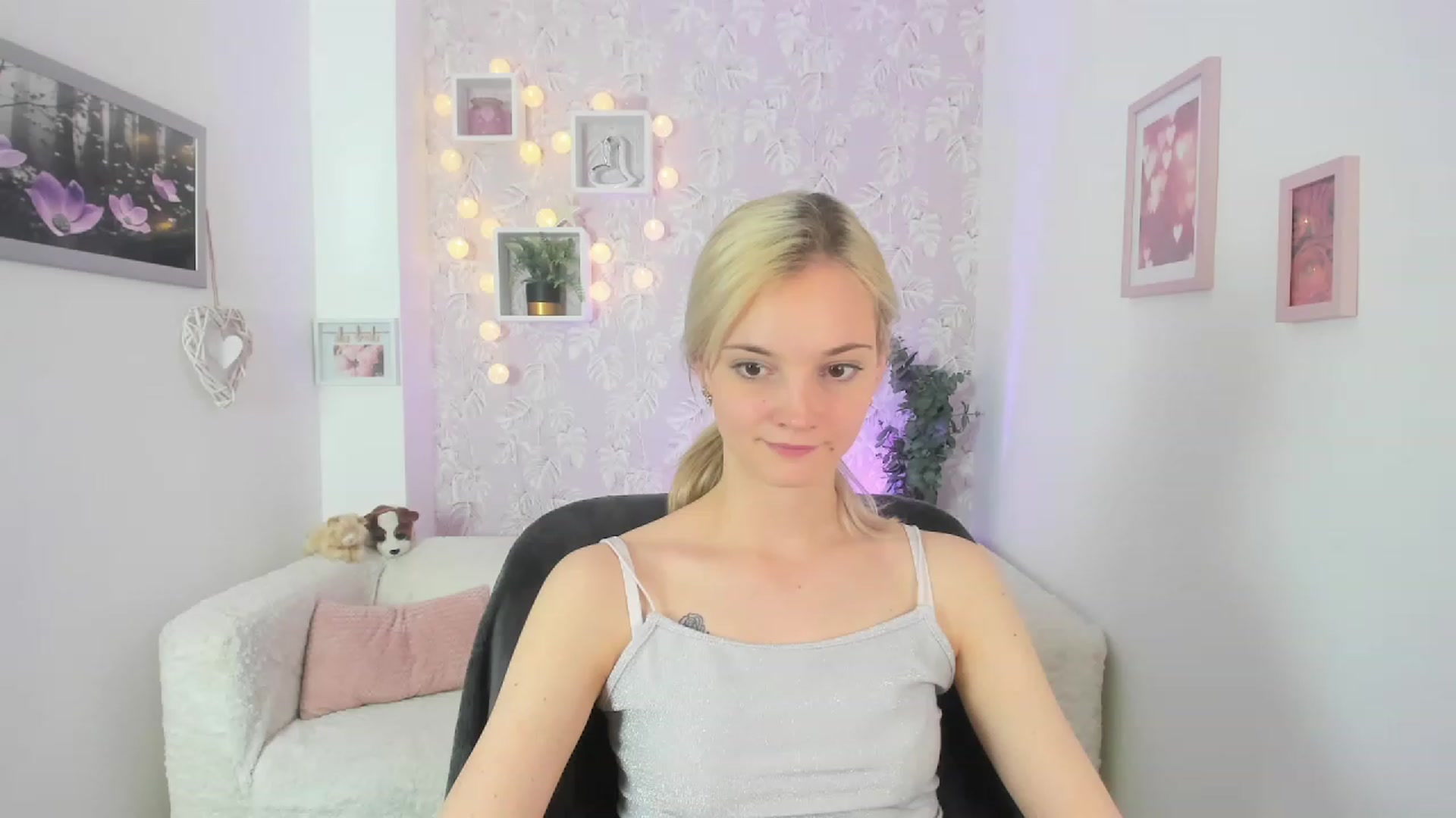 Gallery image thumbnail from Lexy_Belle18's myfreecams stream on, 05/26/2023, 12:29 image 6 of 20