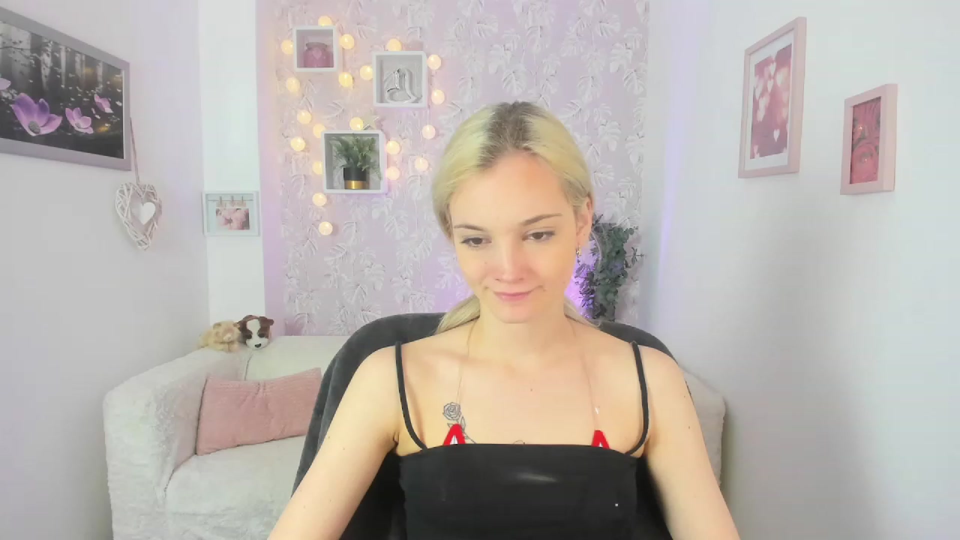 Gallery image thumbnail from Lexy_Belle18's myfreecams stream on, 05/29/2023, 08:43 image 12 of 20