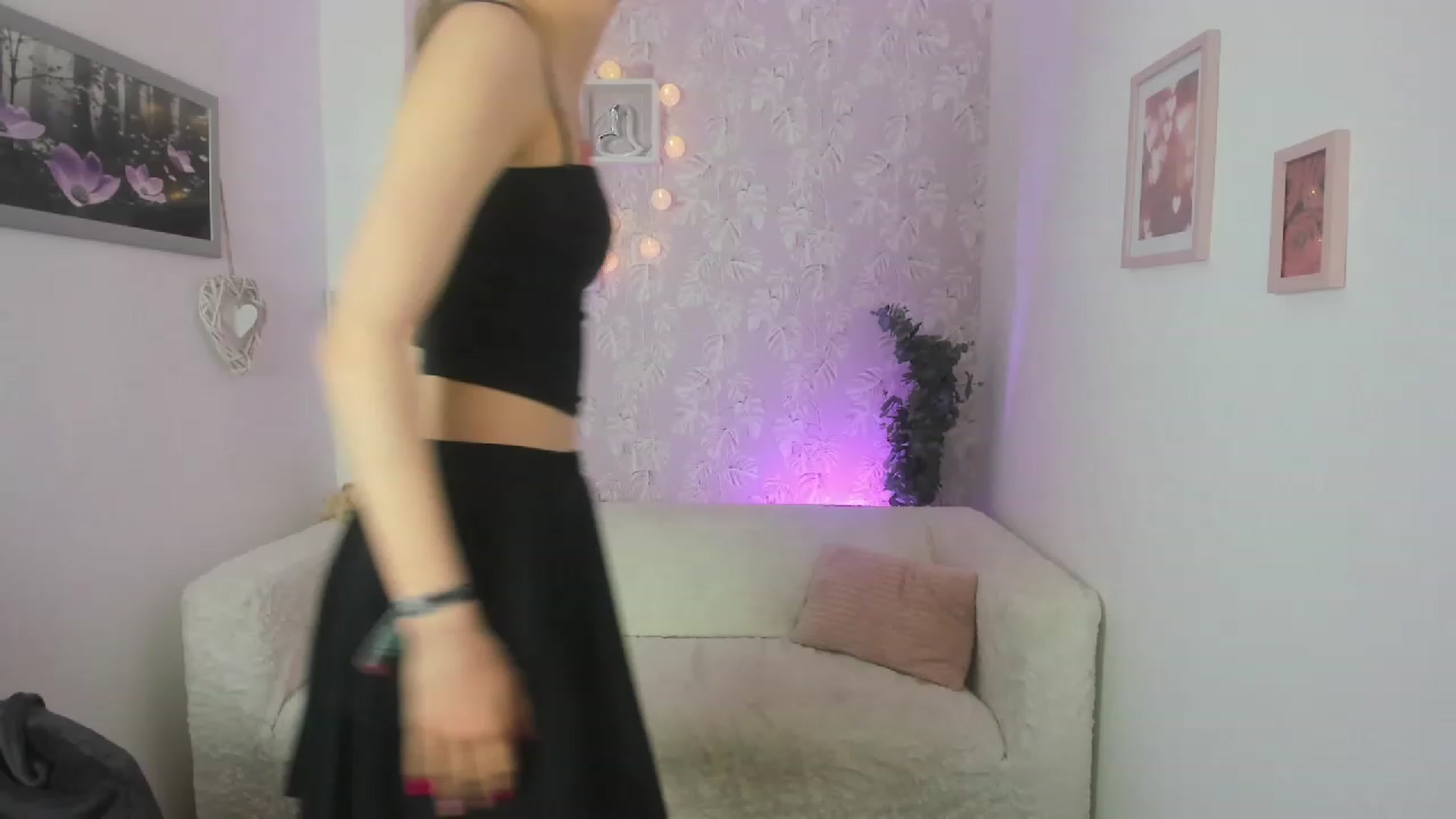 Gallery image thumbnail from Lexy_Belle18's myfreecams stream on, 05/29/2023, 08:43 image 15 of 20