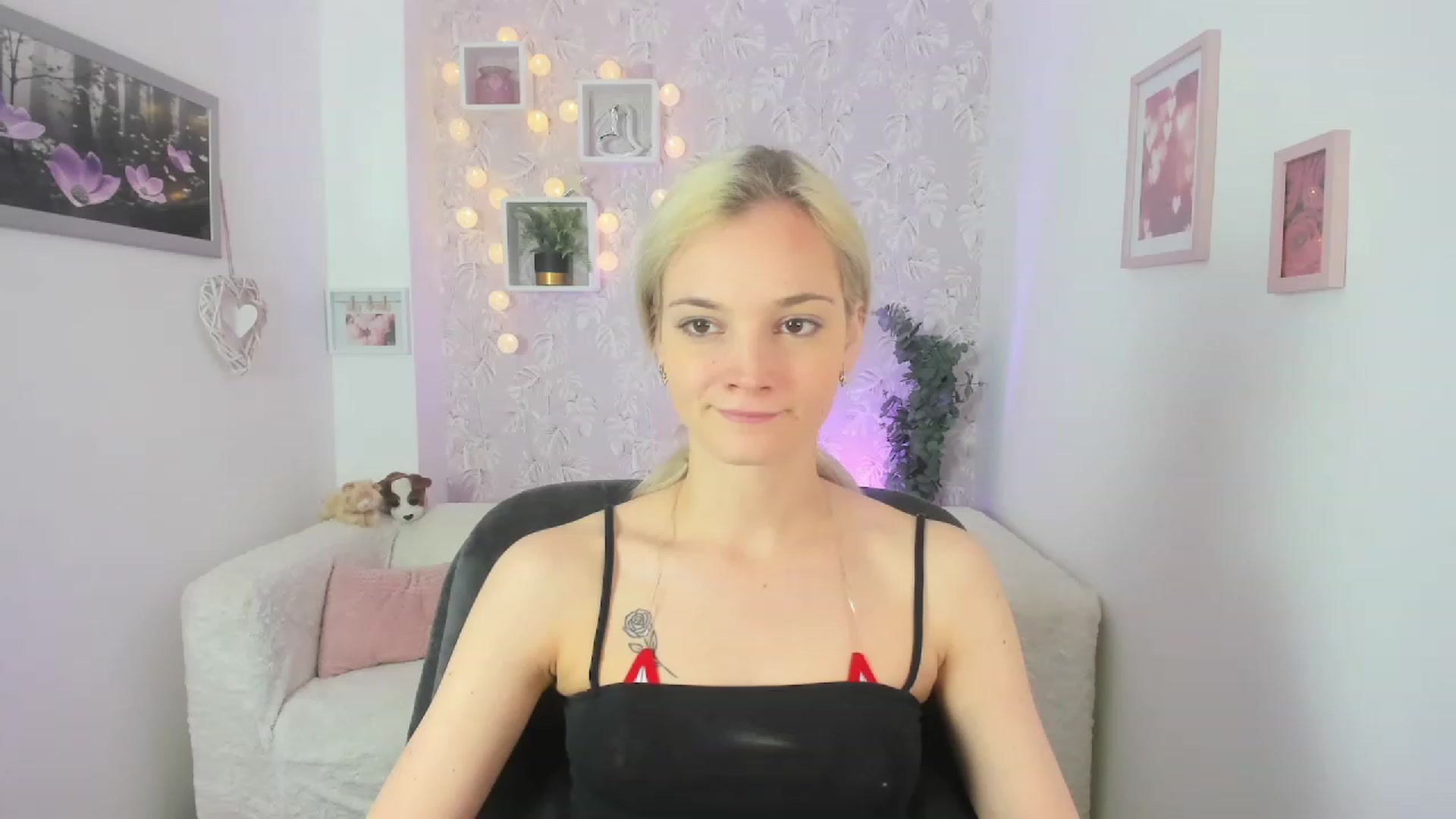 Gallery image thumbnail from Lexy_Belle18's myfreecams stream on, 05/29/2023, 08:43 image 16 of 20
