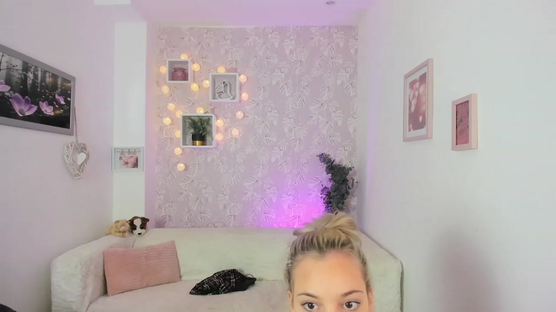 Gallery image thumbnail from Lexy_Belle18's myfreecams stream on, 06/01/2023, 10:04 image 10 of 20