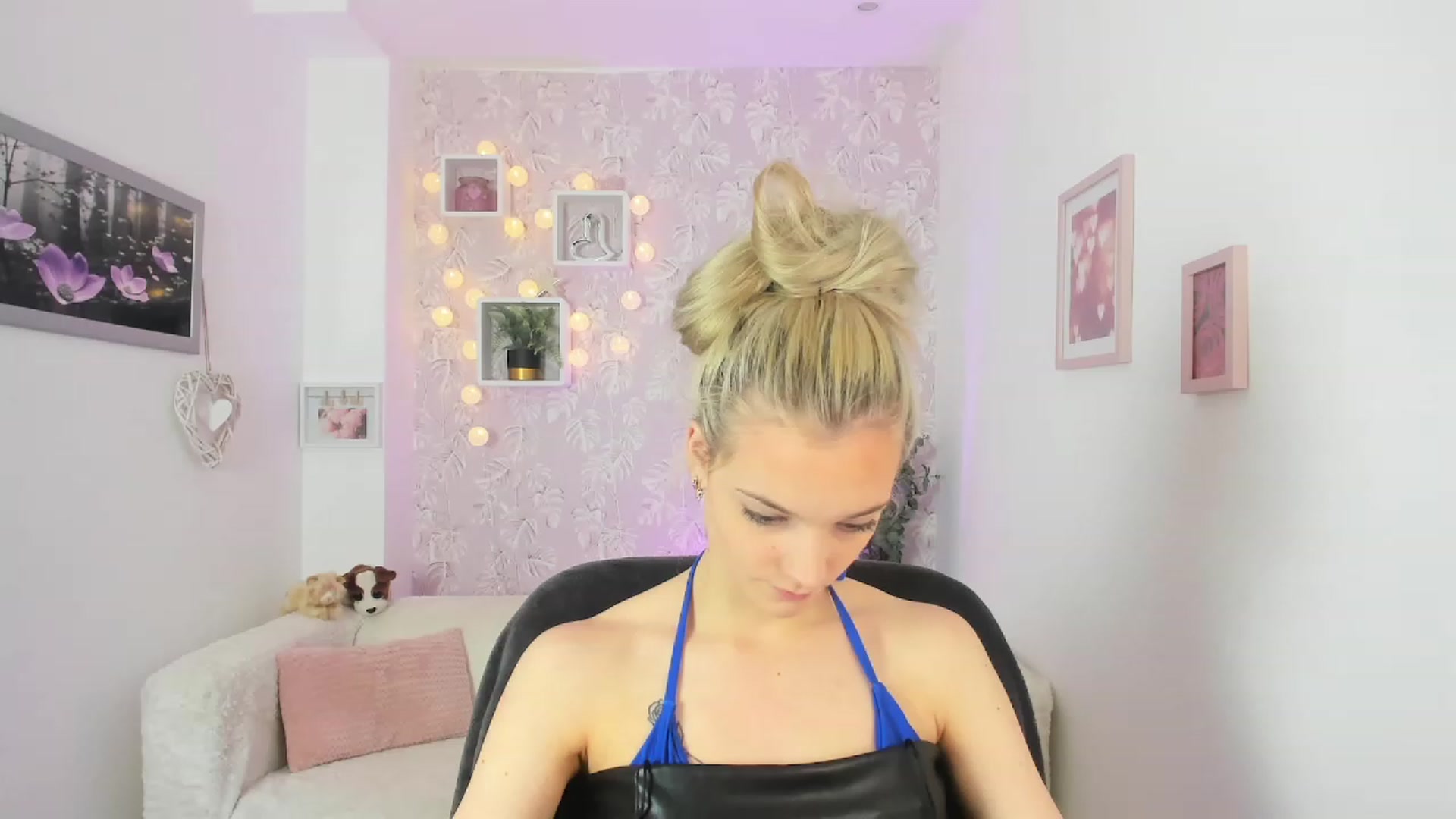 Gallery image thumbnail from Lexy_Belle18's myfreecams stream on, 06/01/2023, 10:04 image 2 of 20