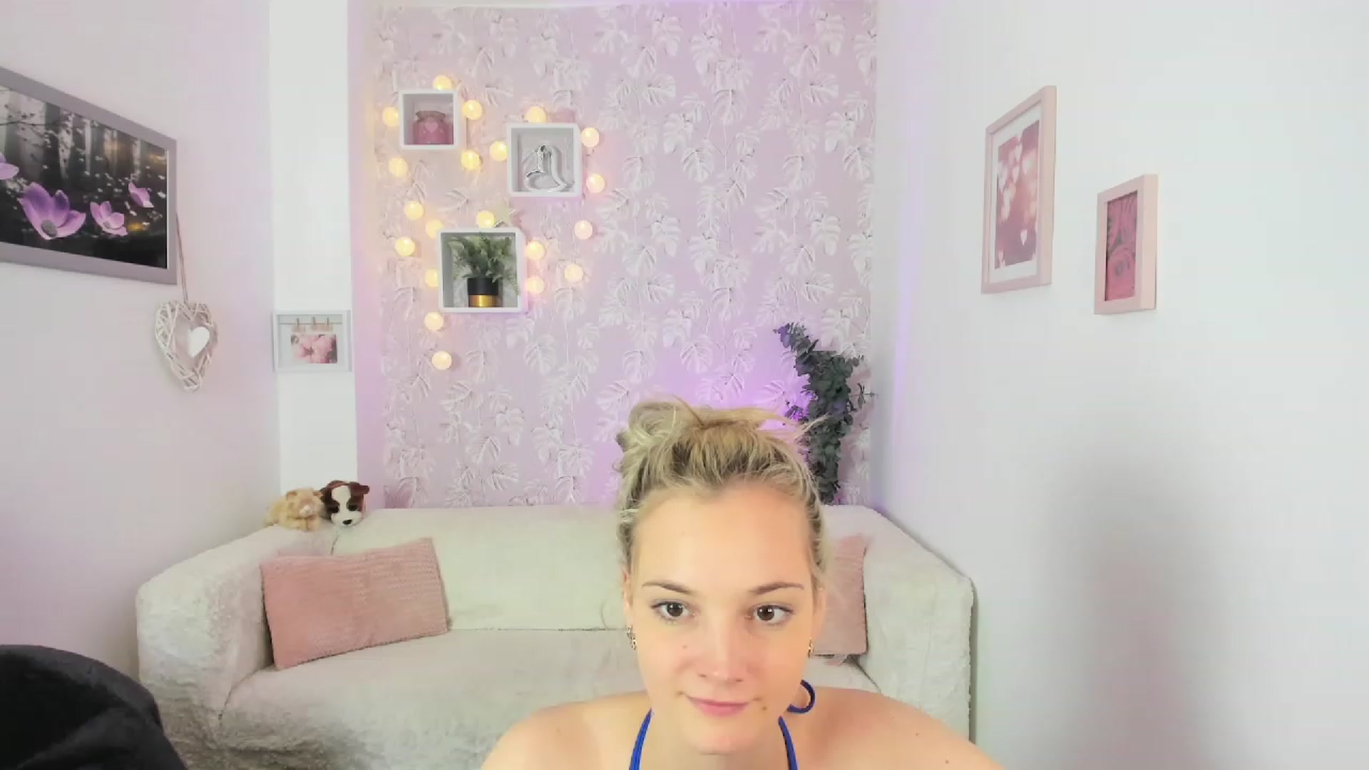 Gallery image thumbnail from Lexy_Belle18's myfreecams stream on, 06/01/2023, 12:02 image 8 of 20