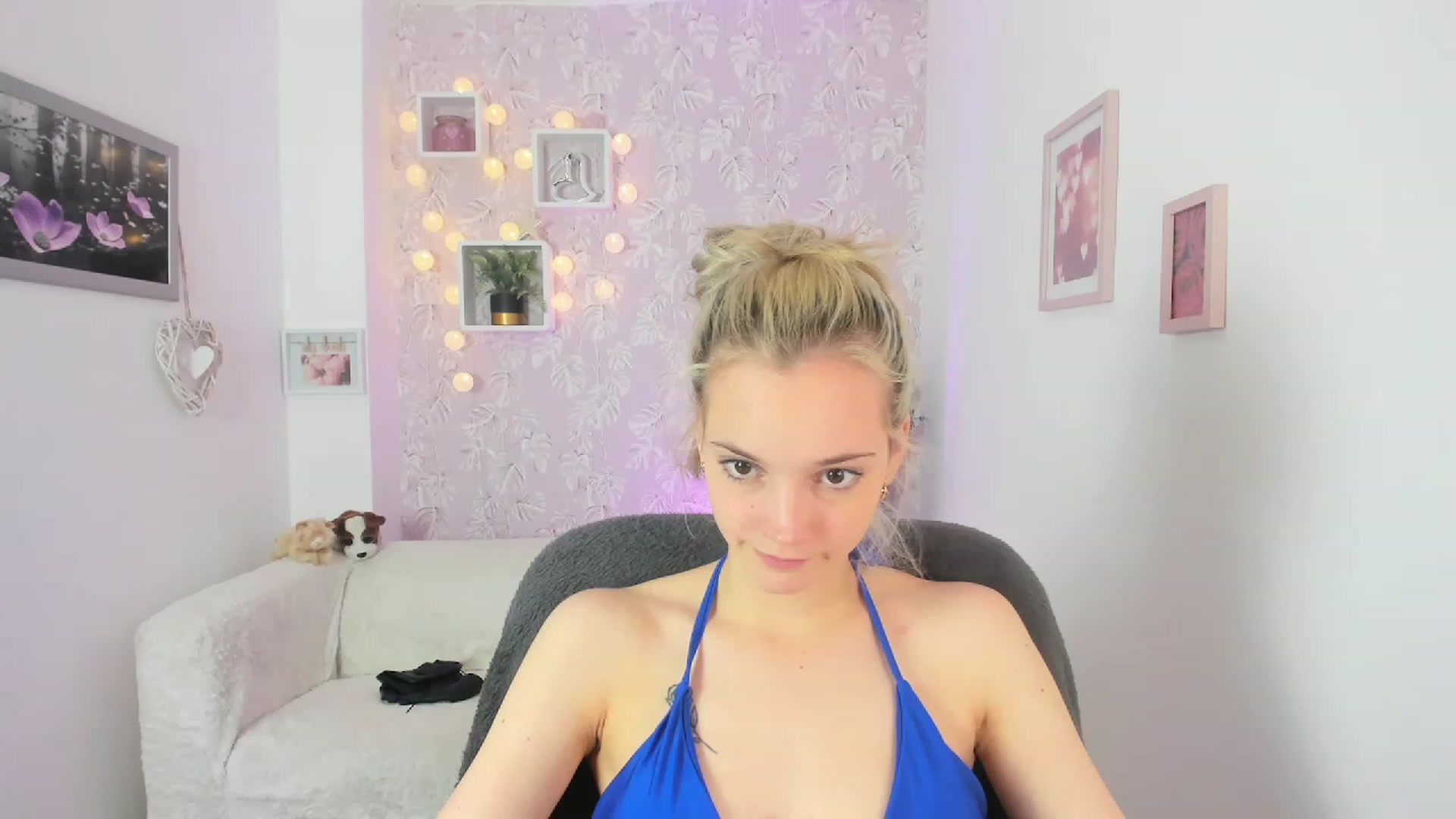 Gallery image thumbnail from Lexy_Belle18's myfreecams stream on, 06/01/2023, 12:02 image 17 of 20