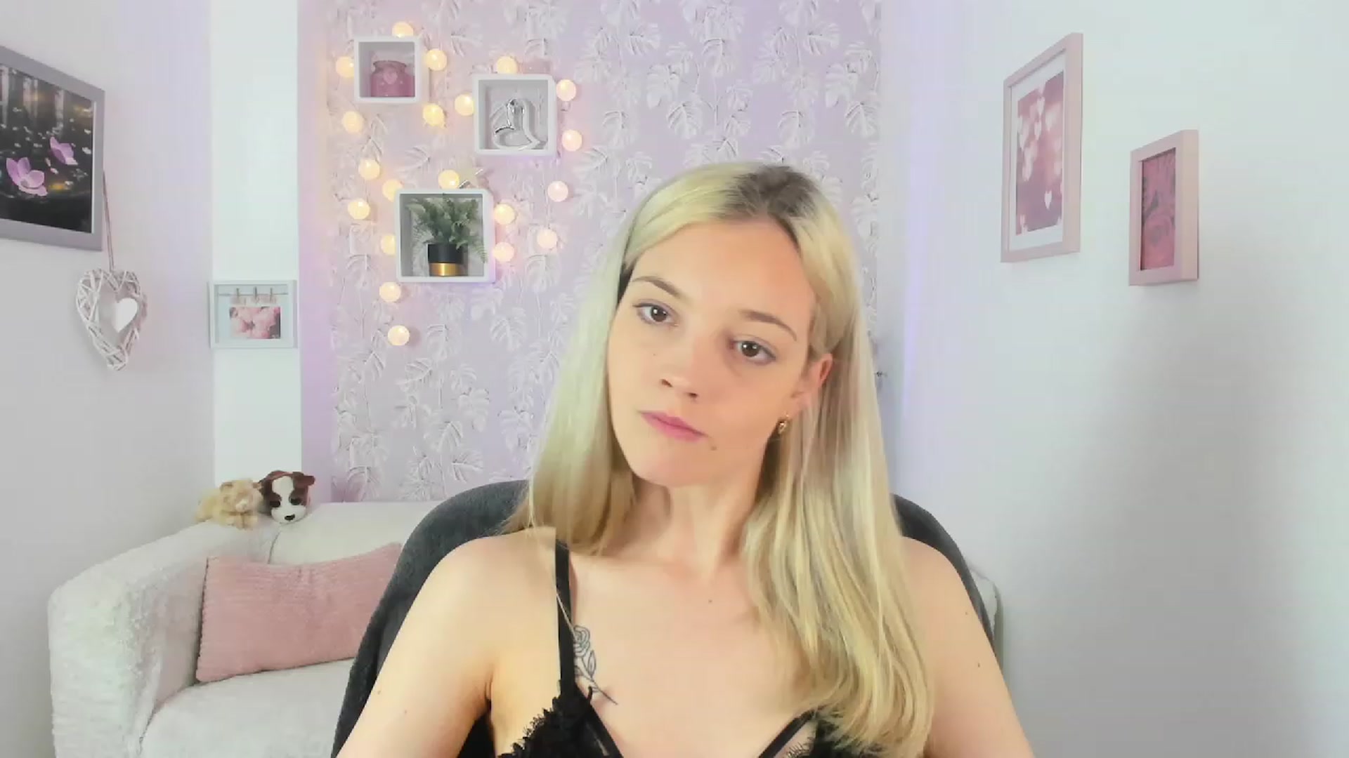 Gallery image thumbnail from Lexy_Belle18's myfreecams stream on, 06/02/2023, 08:53 image 6 of 20