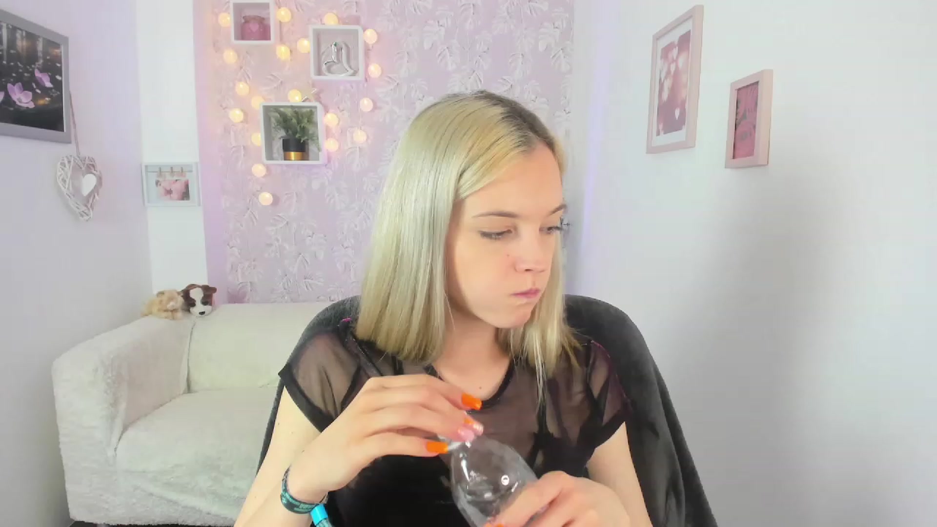 Gallery image thumbnail from Lexy_Belle18's myfreecams stream on, 06/02/2023, 09:42 image 14 of 20