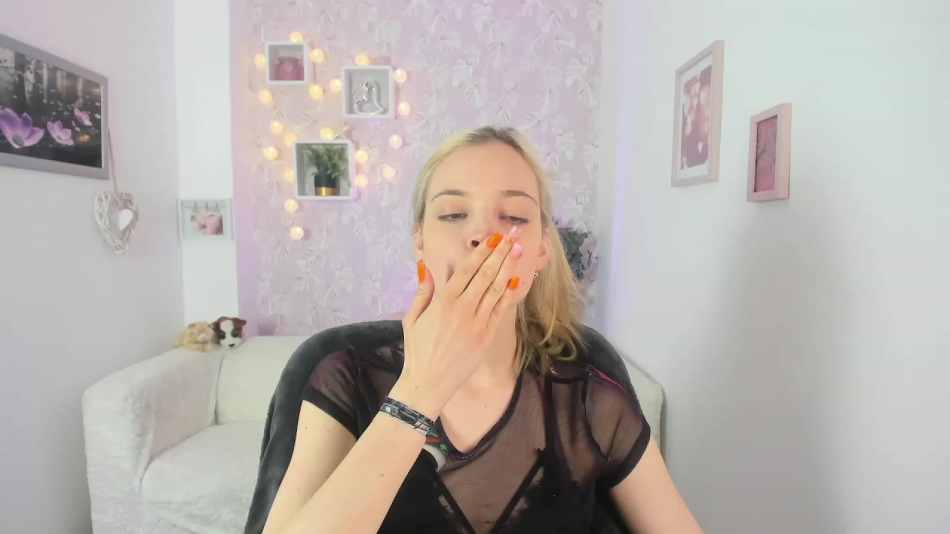 Gallery image thumbnail from Lexy_Belle18's myfreecams stream on, 06/02/2023, 12:34 image 6 of 20