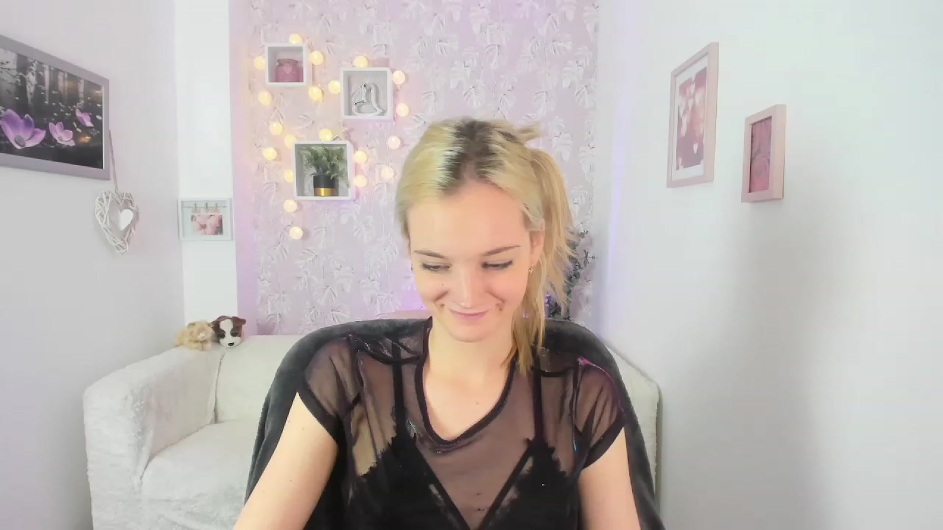 Gallery image thumbnail from Lexy_Belle18's myfreecams stream on, 06/02/2023, 12:34 image 9 of 20