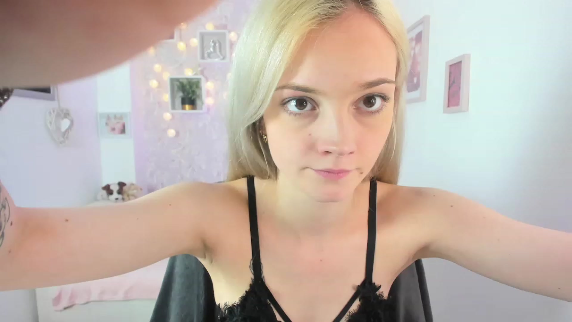 Gallery image thumbnail from Lexy_Belle18's myfreecams stream on, 06/06/2023, 08:31 image 5 of 20