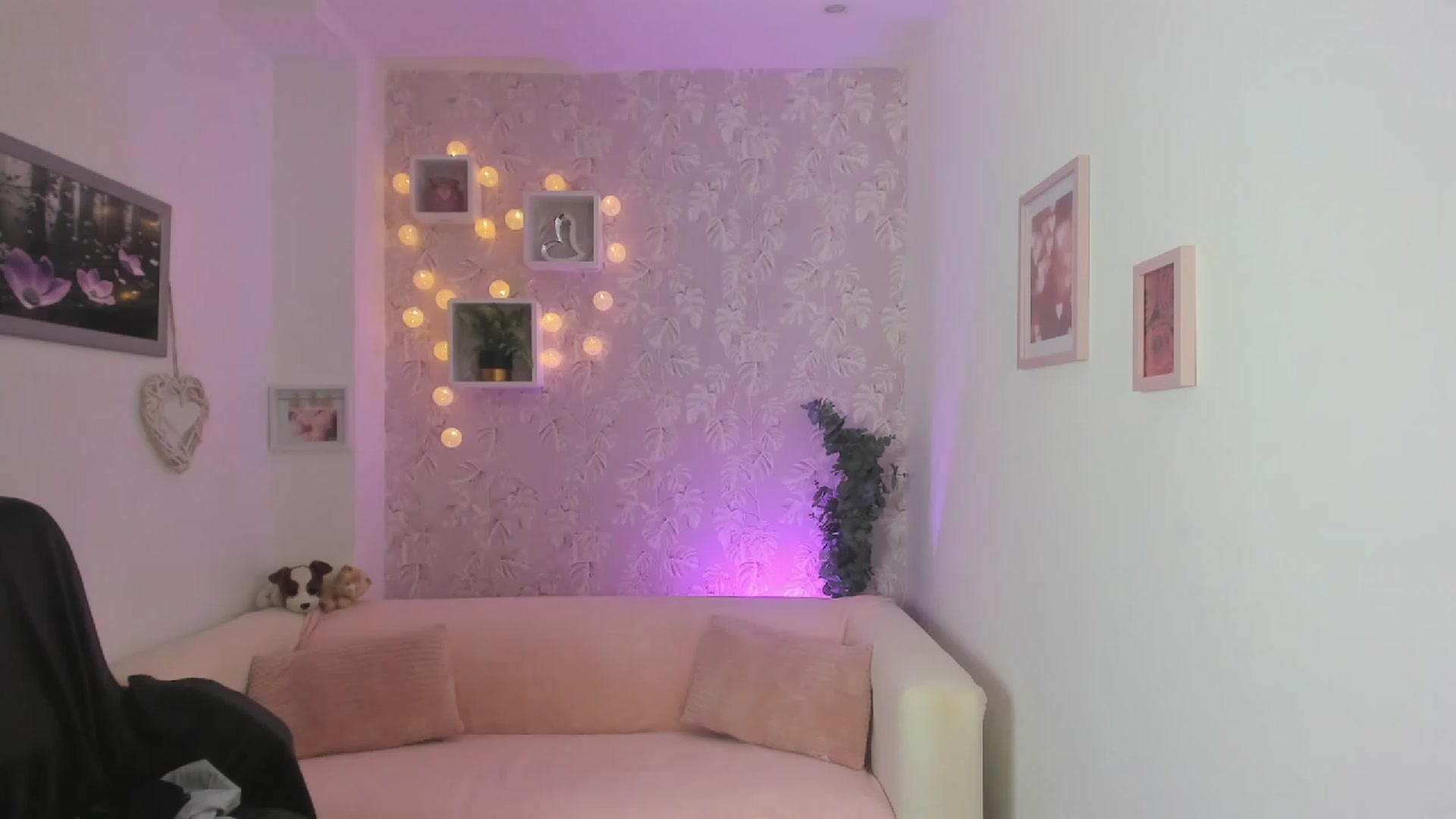 Gallery image thumbnail from Lexy_Belle18's myfreecams stream on, 06/06/2023, 08:31 image 16 of 20