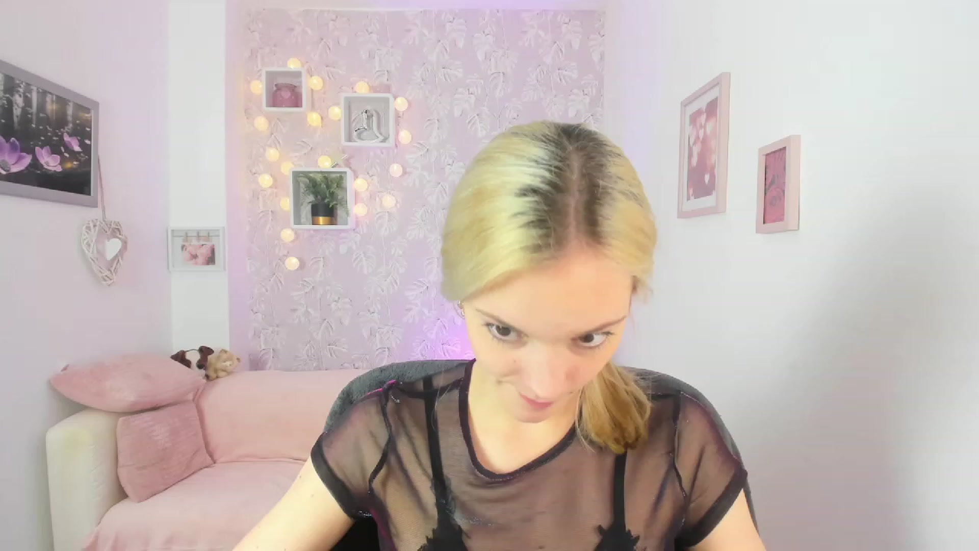 Gallery image thumbnail from Lexy_Belle18's myfreecams stream on, 06/06/2023, 09:35 image 17 of 20