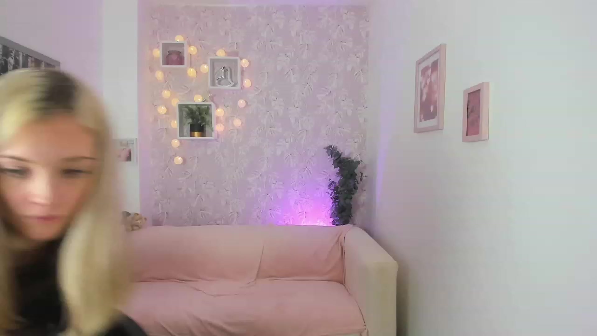 Gallery image thumbnail from Lexy_Belle18's myfreecams stream on, 06/06/2023, 09:35 image 3 of 20