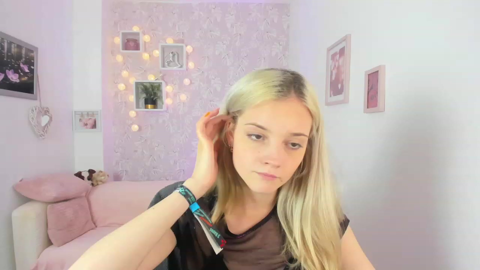 Gallery image thumbnail from Lexy_Belle18's myfreecams stream on, 06/06/2023, 09:35 image 1 of 20