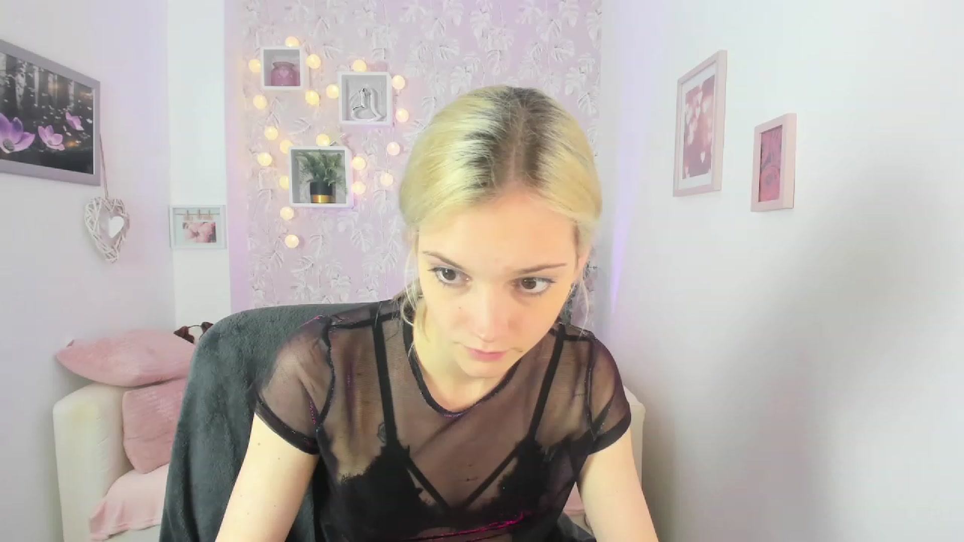 Gallery image thumbnail from Lexy_Belle18's myfreecams stream on, 06/06/2023, 09:52 image 12 of 20