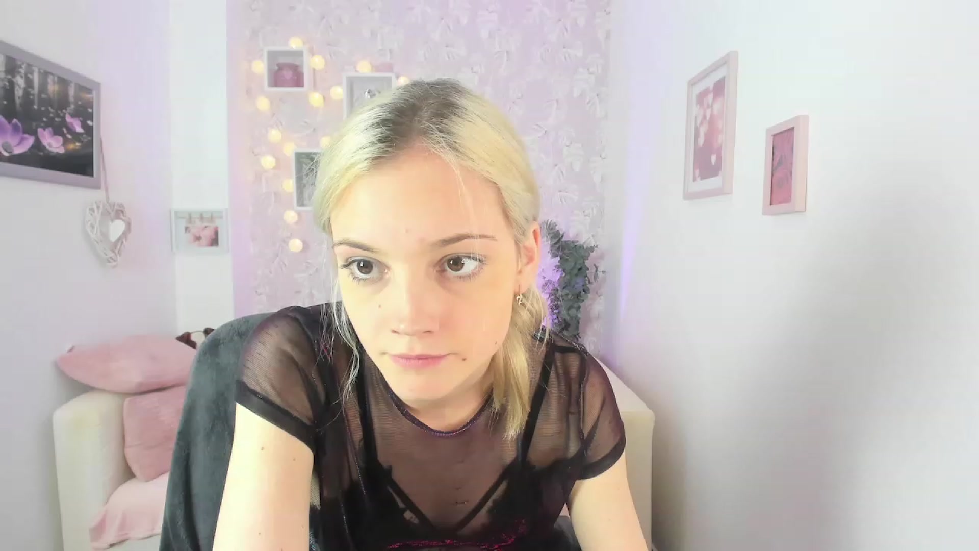 Gallery image thumbnail from Lexy_Belle18's myfreecams stream on, 06/06/2023, 09:52 image 13 of 20