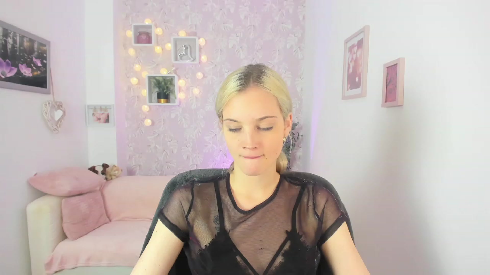 Gallery image thumbnail from Lexy_Belle18's myfreecams stream on, 06/06/2023, 09:52 image 1 of 20