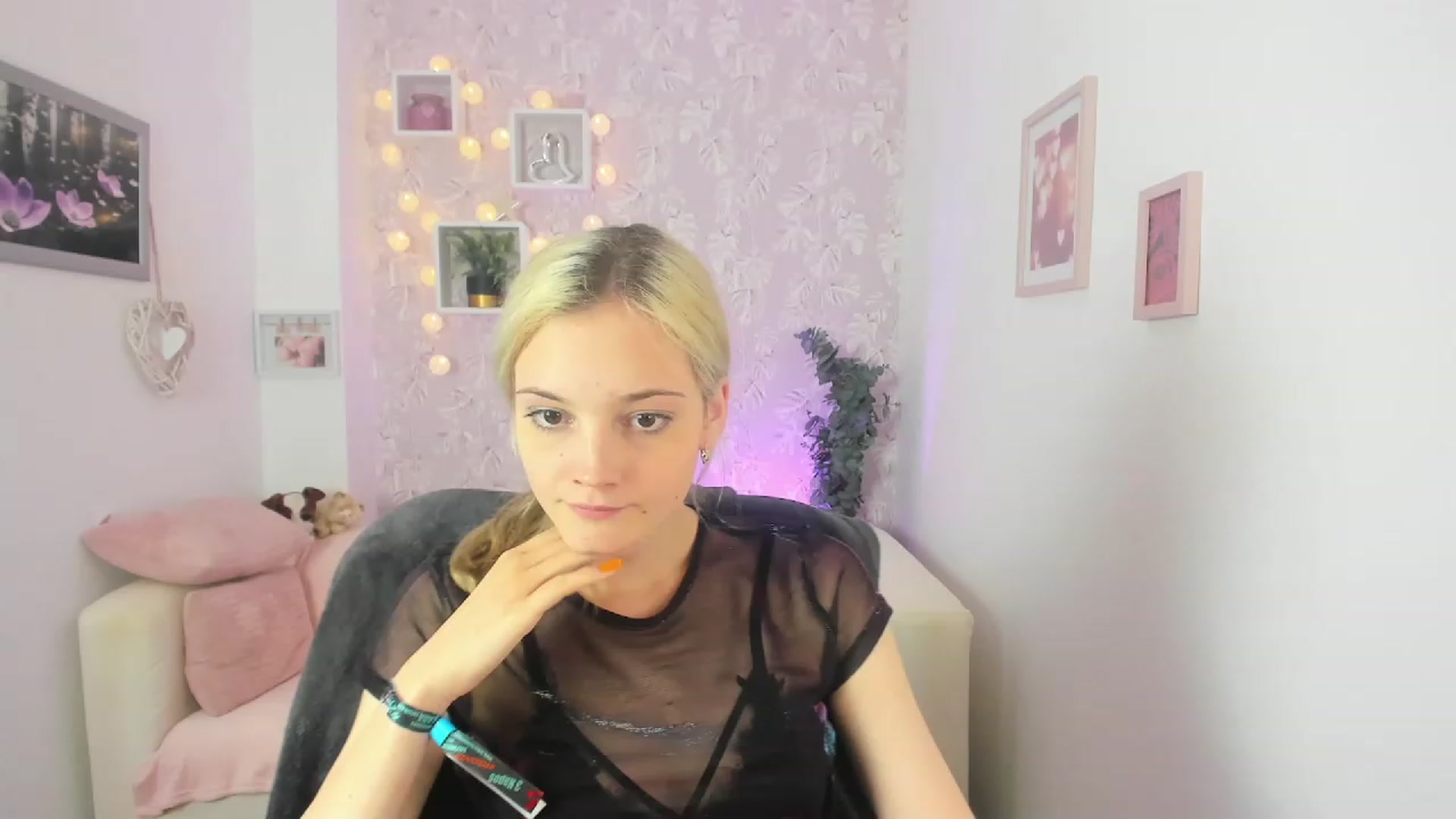 Gallery image thumbnail from Lexy_Belle18's myfreecams stream on, 06/06/2023, 12:03 image 9 of 20