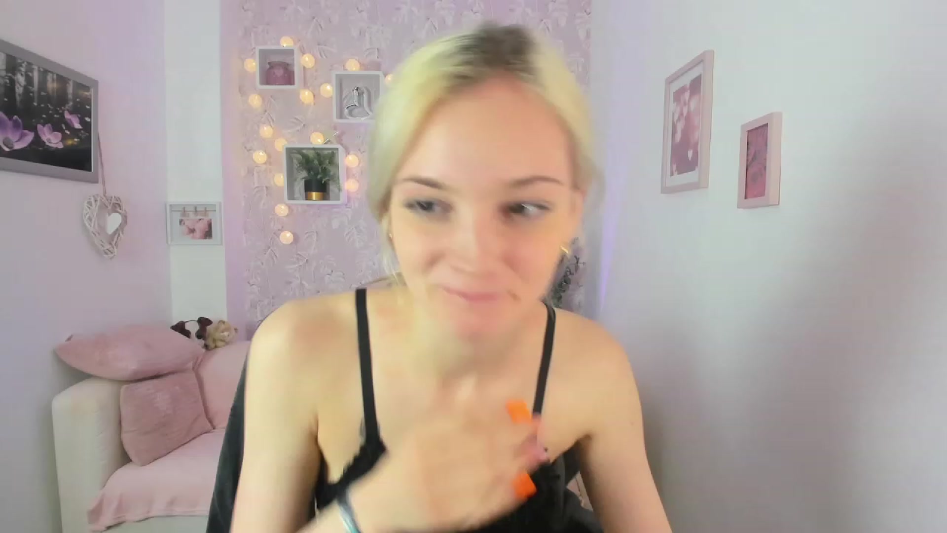 Gallery image thumbnail from Lexy_Belle18's myfreecams stream on, 06/06/2023, 12:03 image 2 of 20