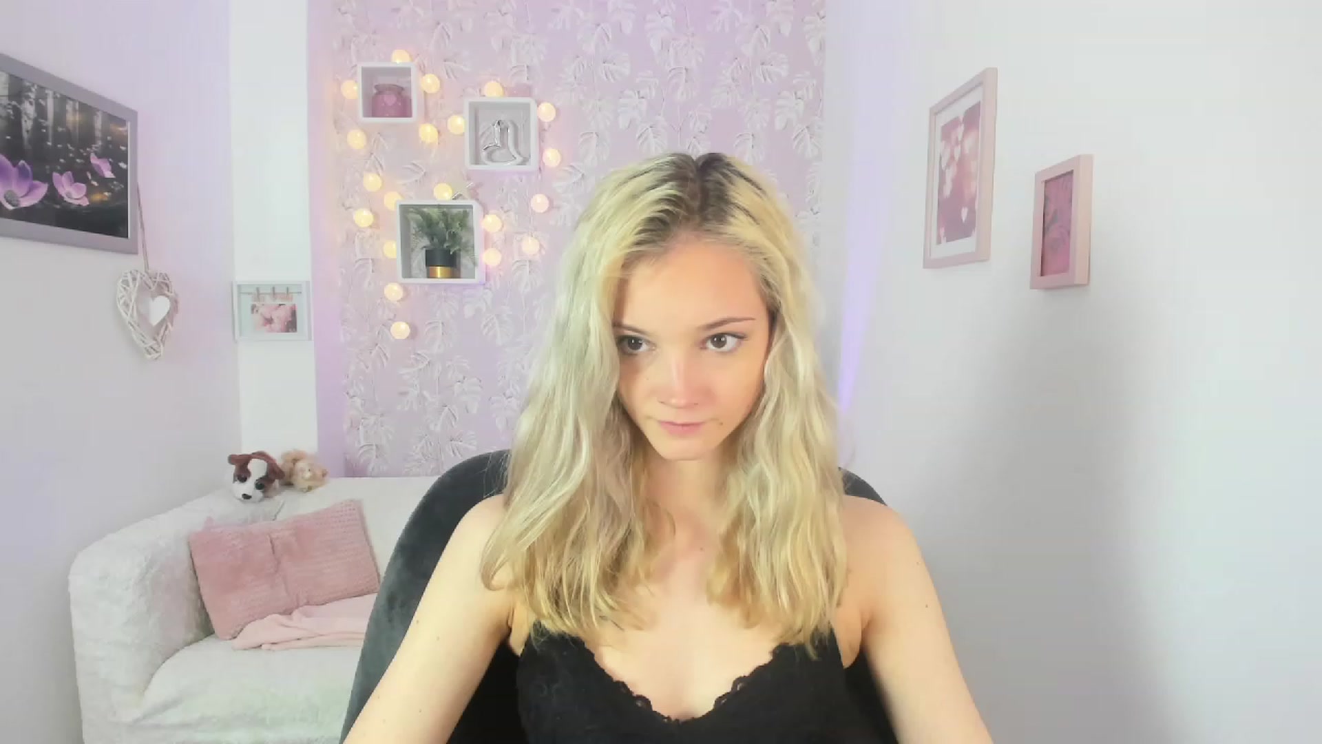 Gallery image thumbnail from Lexy_Belle18's myfreecams stream on, 06/08/2023, 12:29 image 5 of 20