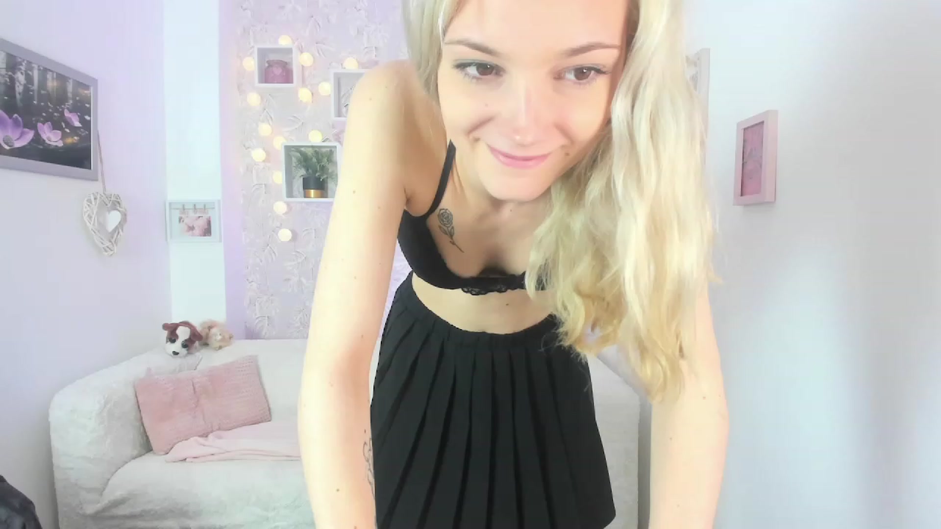 Gallery image thumbnail from Lexy_Belle18's myfreecams stream on, 06/08/2023, 12:29 image 17 of 20