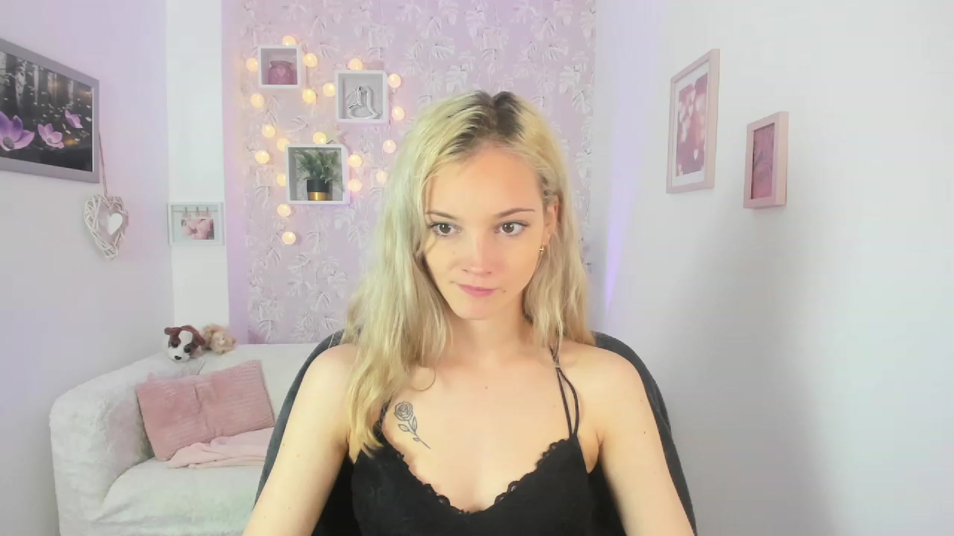 Gallery image thumbnail from Lexy_Belle18's myfreecams stream on, 06/08/2023, 12:29 image 11 of 20