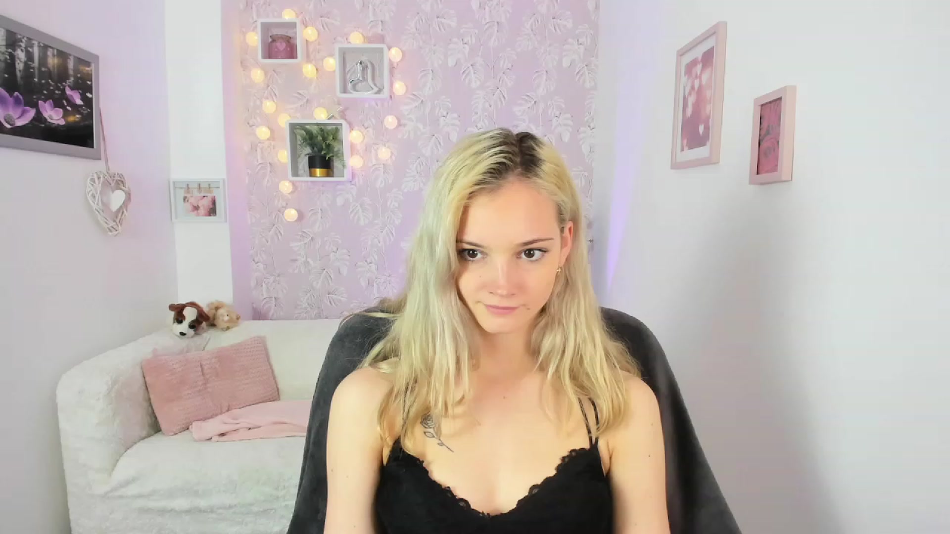 Gallery image thumbnail from Lexy_Belle18's myfreecams stream on, 06/08/2023, 13:31 image 8 of 20