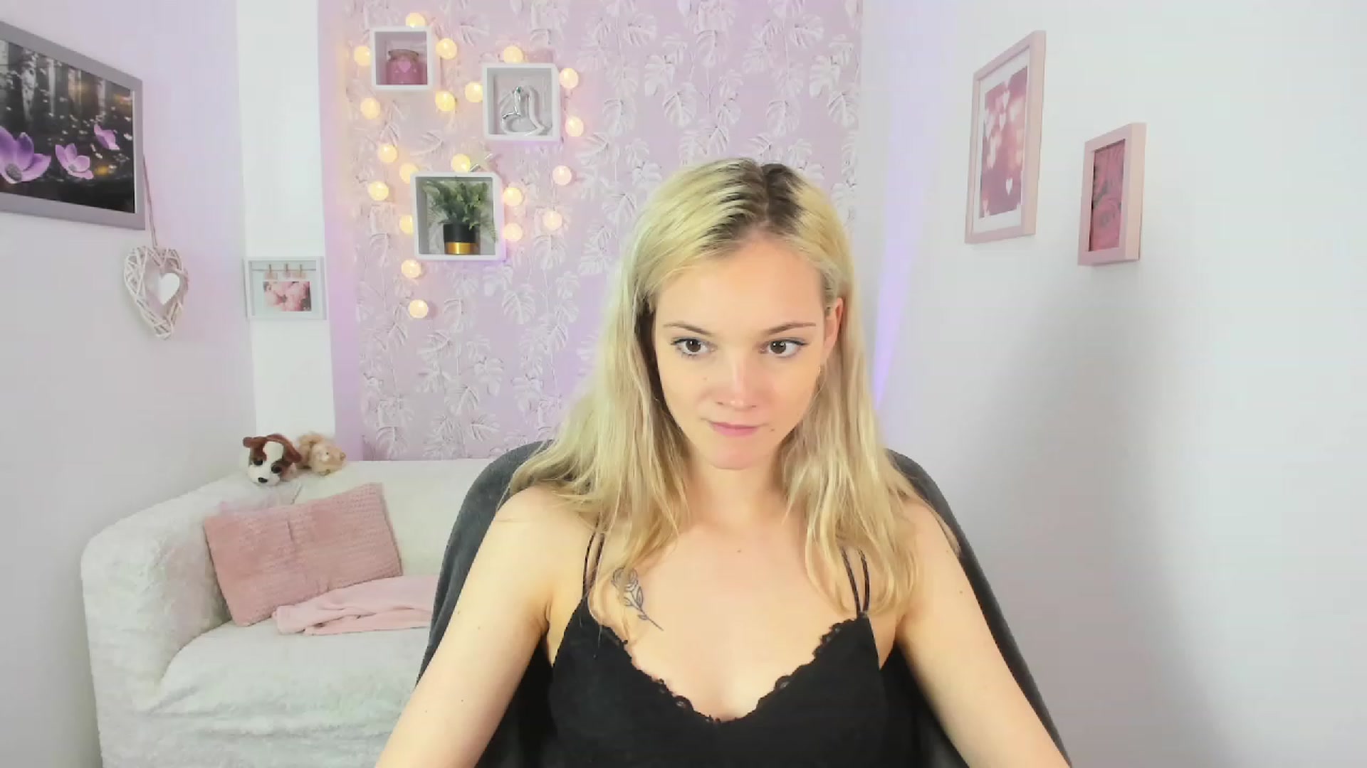 Gallery image thumbnail from Lexy_Belle18's myfreecams stream on, 06/08/2023, 13:31 image 1 of 20