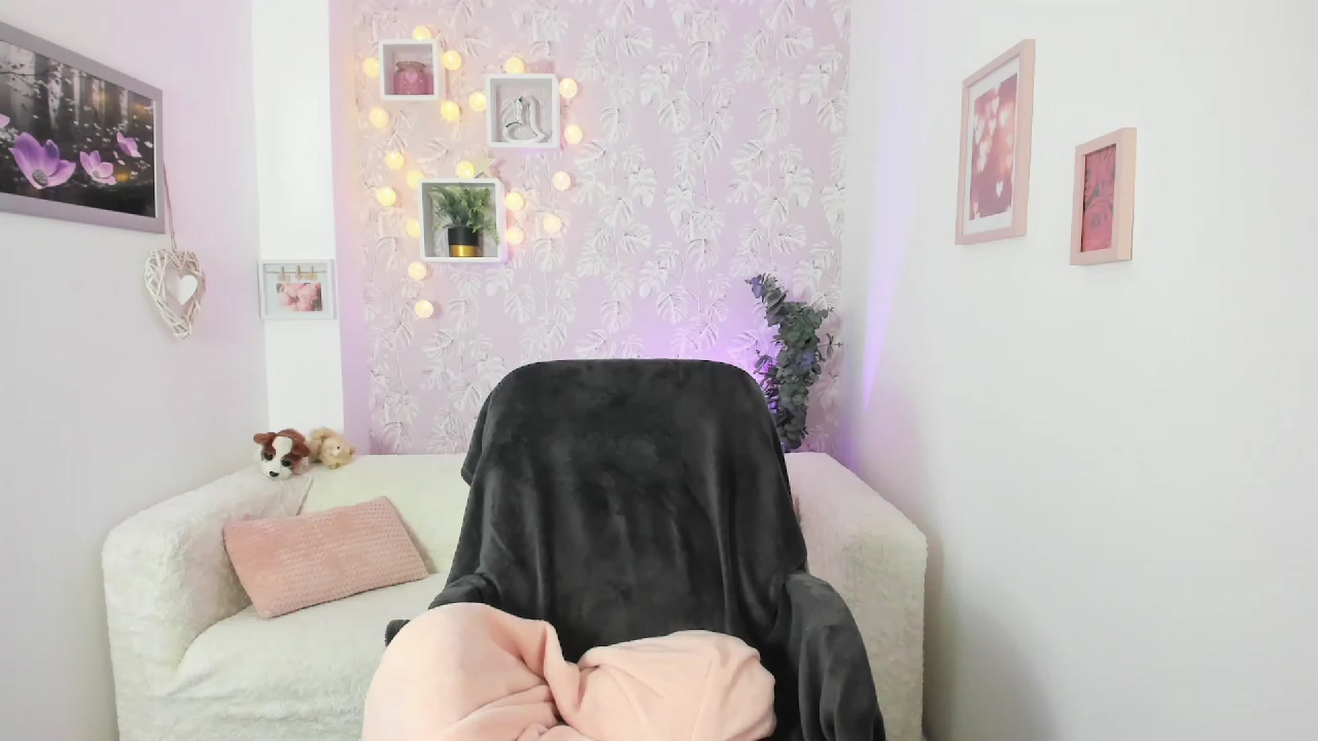 Gallery image thumbnail from Lexy_Belle18's myfreecams stream on, 06/09/2023, 11:48 image 6 of 20