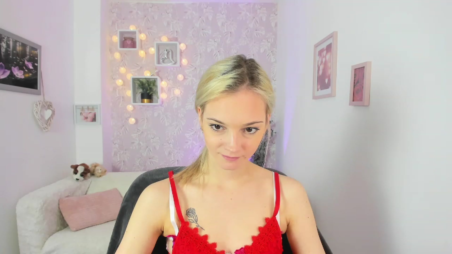 Gallery image thumbnail from Lexy_Belle18's myfreecams stream on, 06/12/2023, 09:32 image 20 of 20