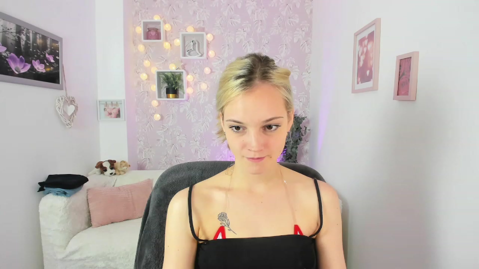 Gallery image thumbnail from Lexy_Belle18's myfreecams stream on, 06/13/2023, 10:34 image 2 of 20