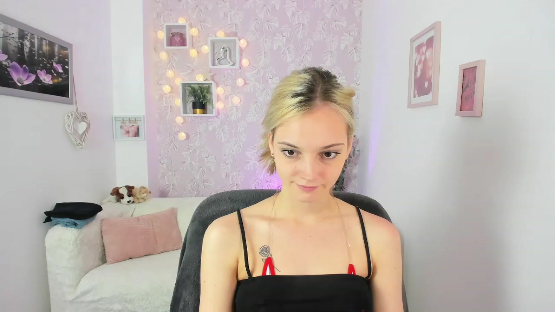 Gallery image thumbnail from Lexy_Belle18's myfreecams stream on, 06/13/2023, 10:34 image 3 of 20