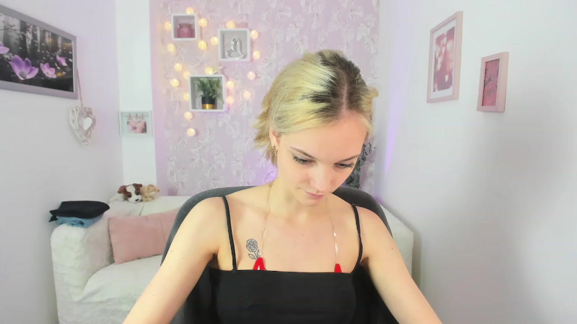 Gallery image thumbnail from Lexy_Belle18's myfreecams stream on, 06/13/2023, 10:34 image 5 of 20