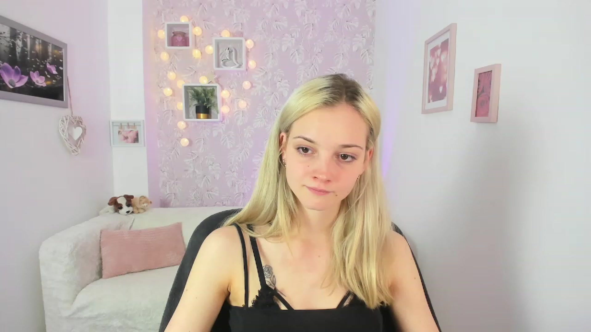 Gallery image thumbnail from Lexy_Belle18's myfreecams stream on, 06/14/2023, 11:34 image 18 of 20