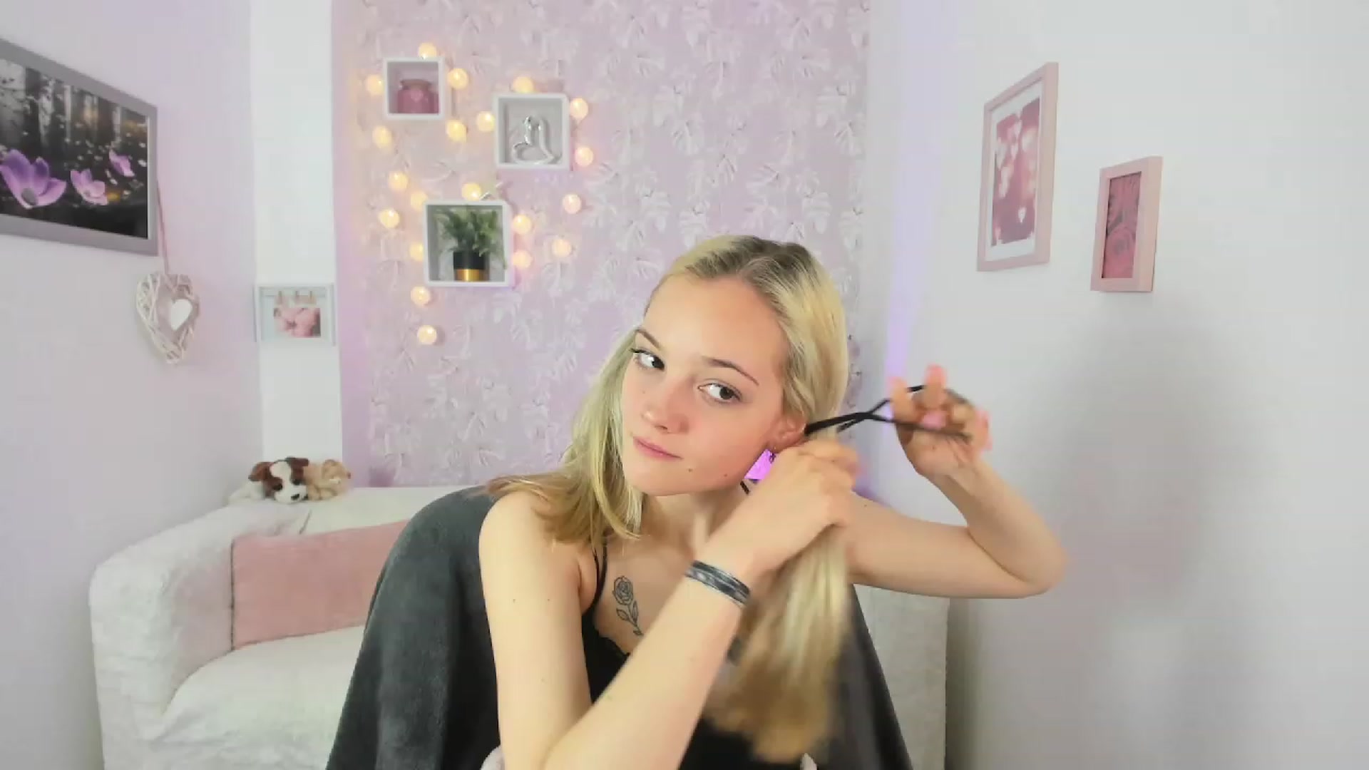 Gallery image thumbnail from Lexy_Belle18's myfreecams stream on, 06/15/2023, 09:40 image 6 of 20