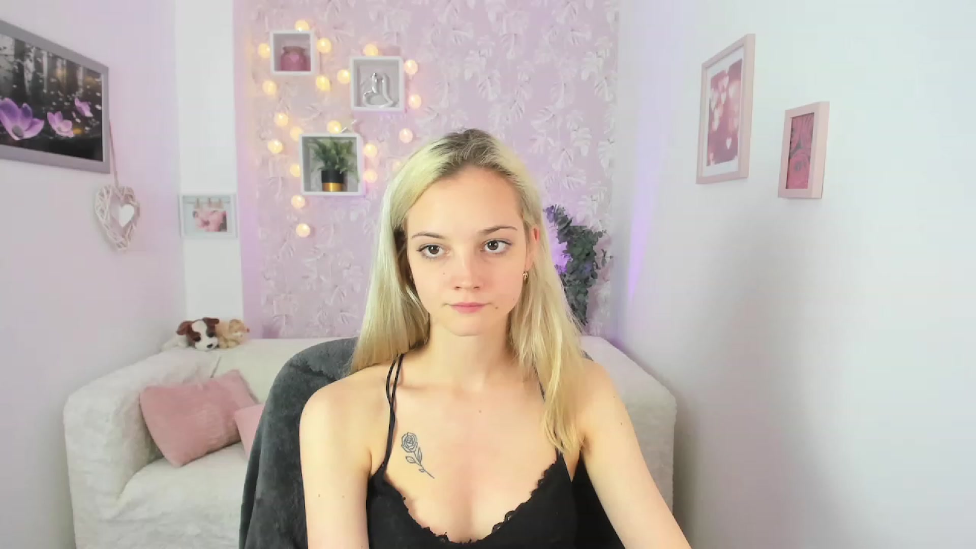 Gallery image thumbnail from Lexy_Belle18's myfreecams stream on, 06/15/2023, 11:32 image 16 of 20