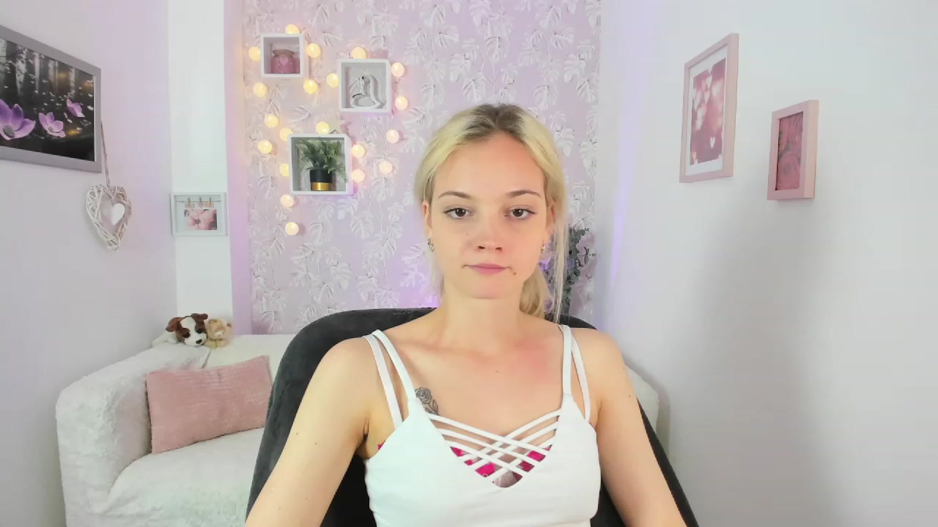 Gallery image thumbnail from Lexy_Belle18's myfreecams stream on, 06/19/2023, 09:21 image 11 of 20