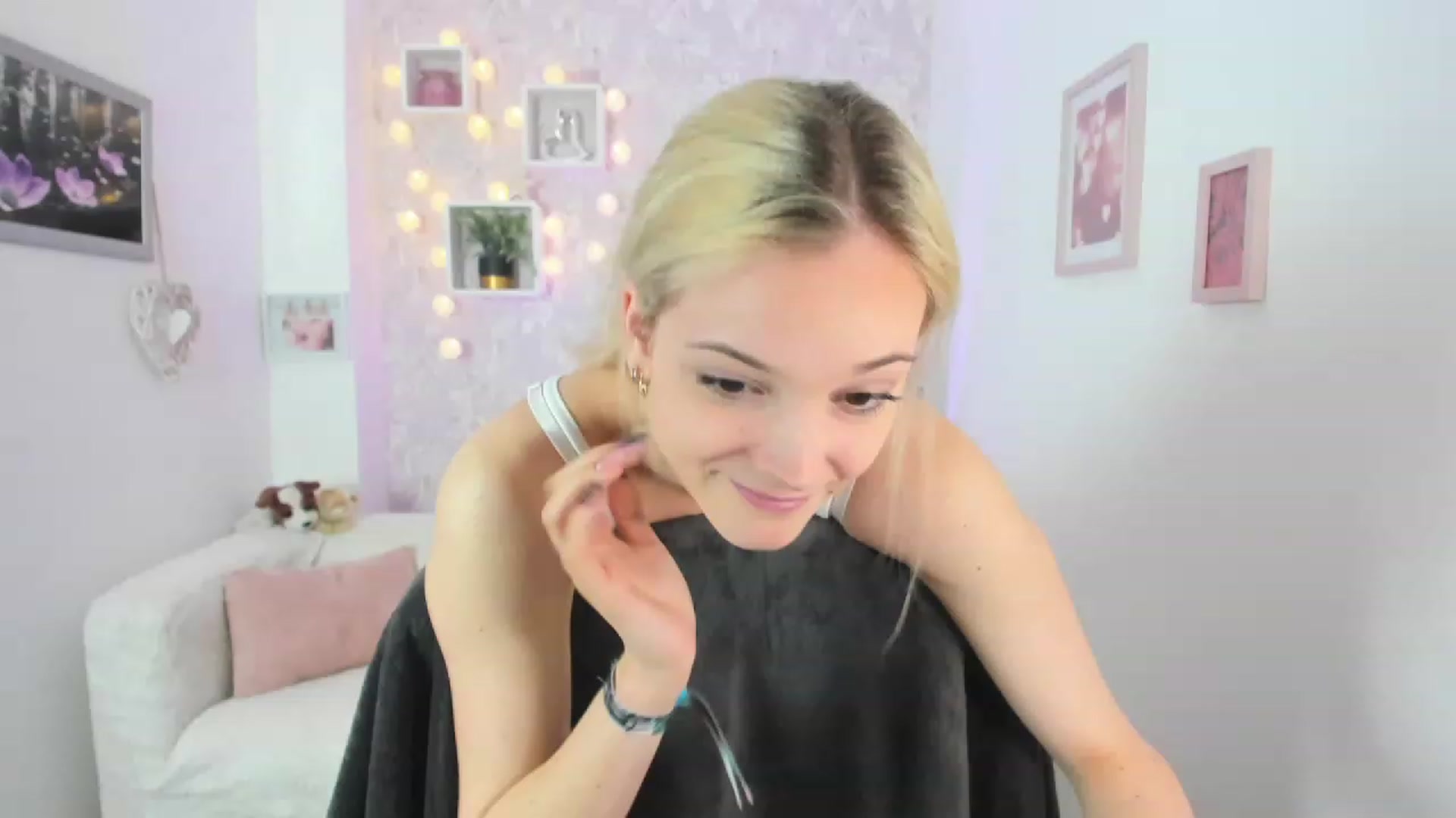 Gallery image thumbnail from Lexy_Belle18's myfreecams stream on, 06/19/2023, 09:21 image 7 of 20