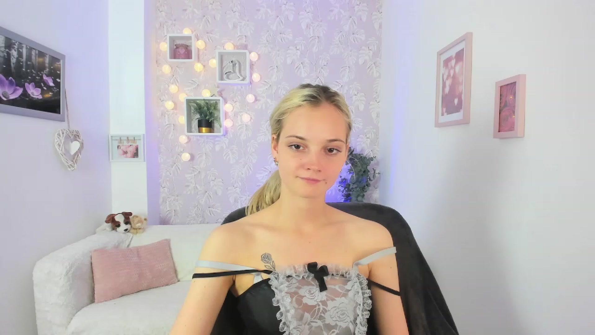Gallery image thumbnail from Lexy_Belle18's myfreecams stream on, 06/20/2023, 09:26 image 14 of 20