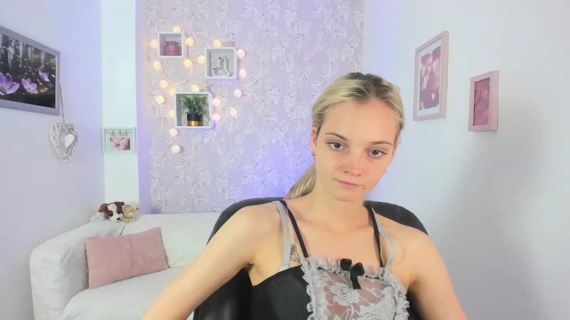 Gallery image thumbnail from Lexy_Belle18's myfreecams stream on, 06/20/2023, 09:26 image 15 of 20