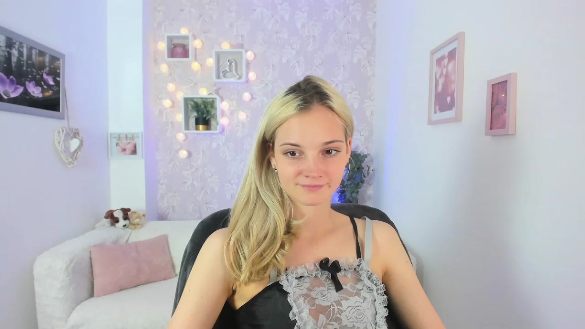 Gallery image thumbnail from Lexy_Belle18's myfreecams stream on, 06/20/2023, 09:26 image 12 of 20