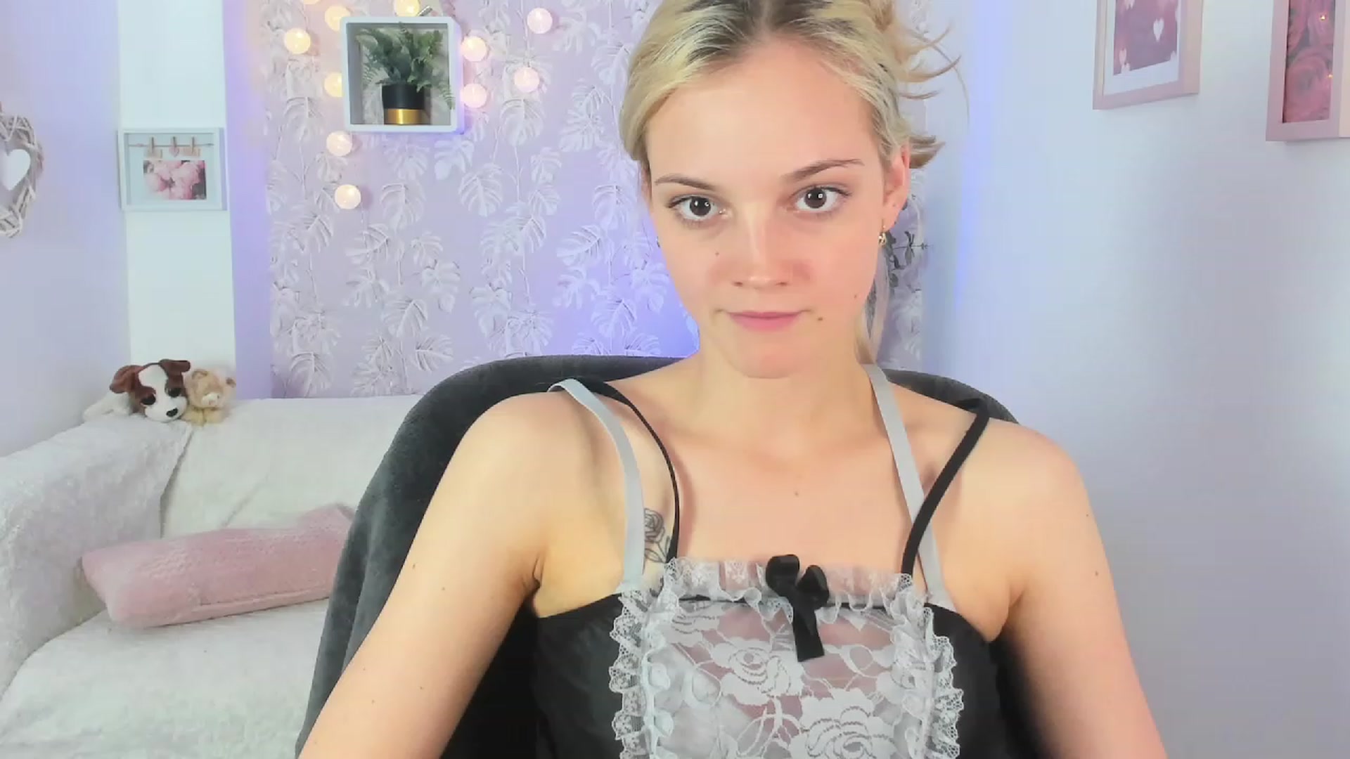 Gallery image thumbnail from Lexy_Belle18's myfreecams stream on, 06/20/2023, 14:09 image 5 of 20