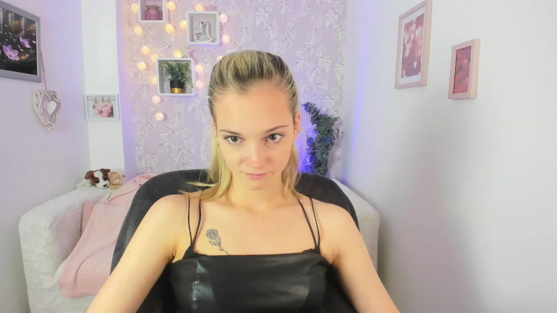 Gallery image thumbnail from Lexy_Belle18's myfreecams stream on, 06/21/2023, 08:04 image 11 of 20