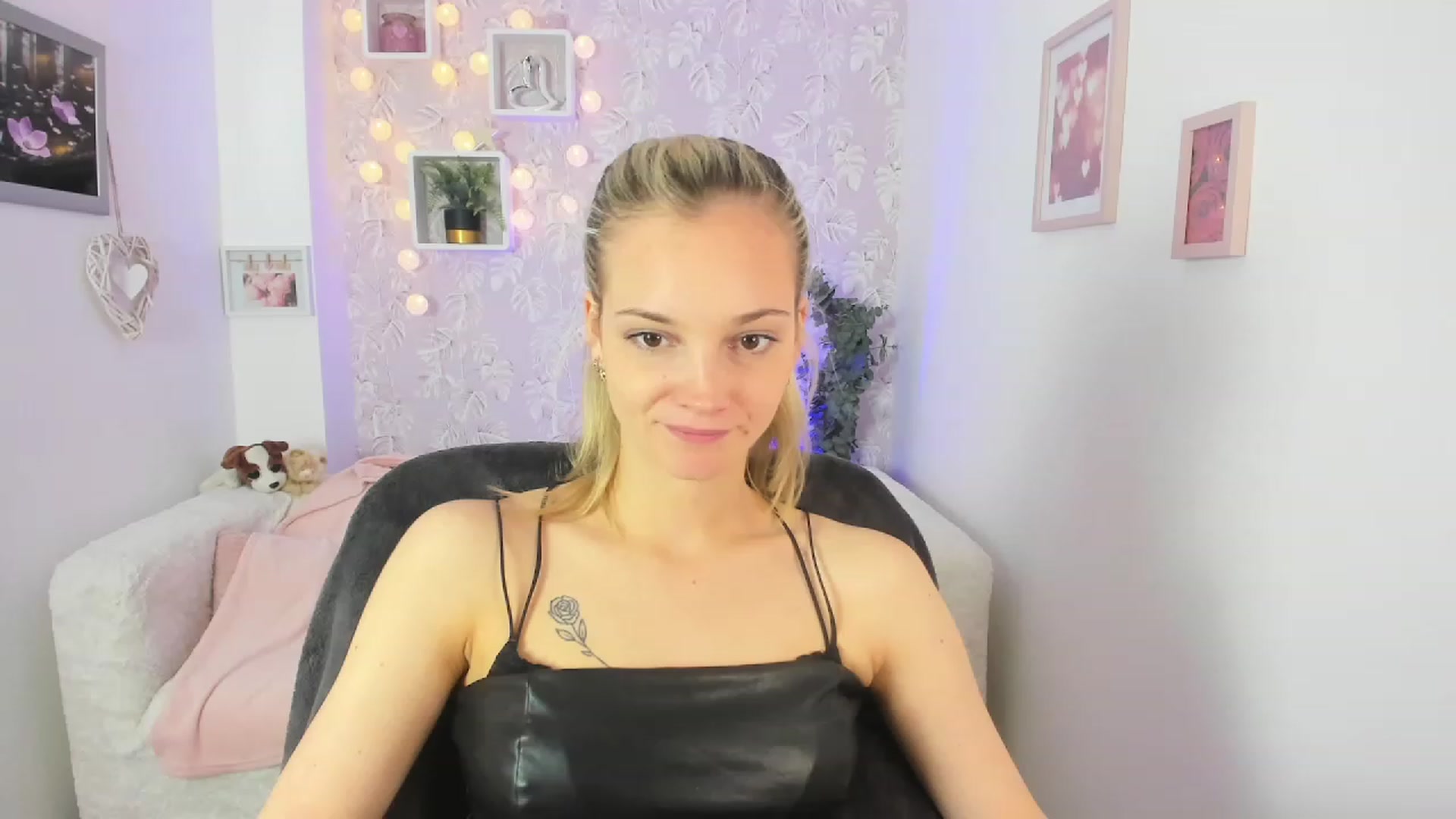 Gallery image thumbnail from Lexy_Belle18's myfreecams stream on, 06/21/2023, 08:04 image 15 of 20
