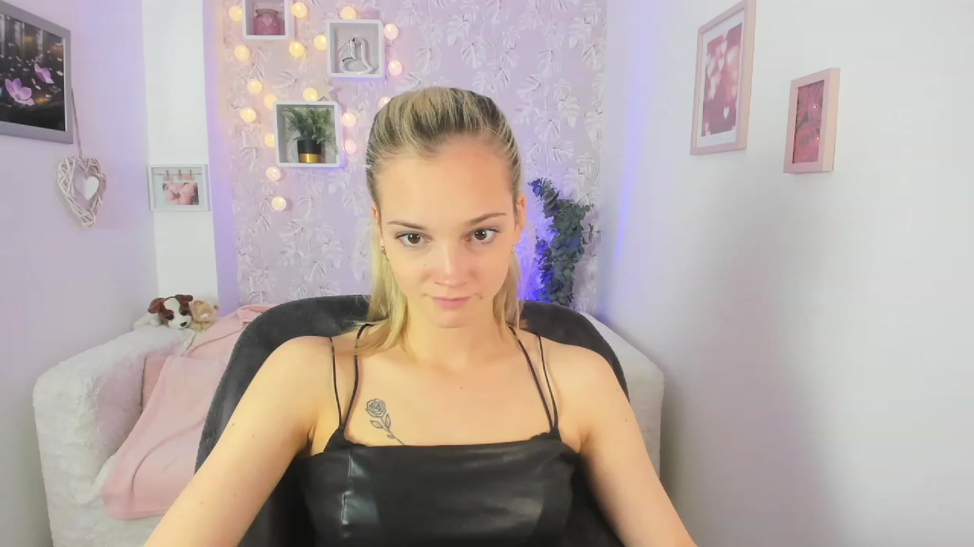 Gallery image thumbnail from Lexy_Belle18's myfreecams stream on, 06/21/2023, 08:04 image 13 of 20