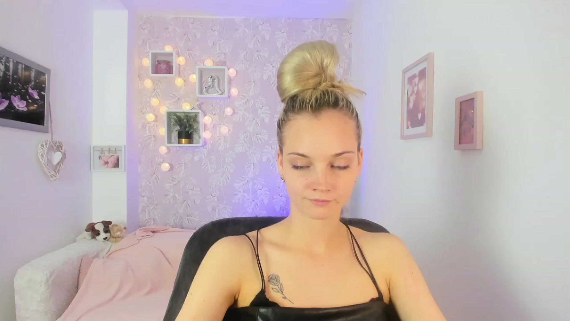 Gallery image thumbnail from Lexy_Belle18's myfreecams stream on, 06/21/2023, 11:10 image 1 of 20