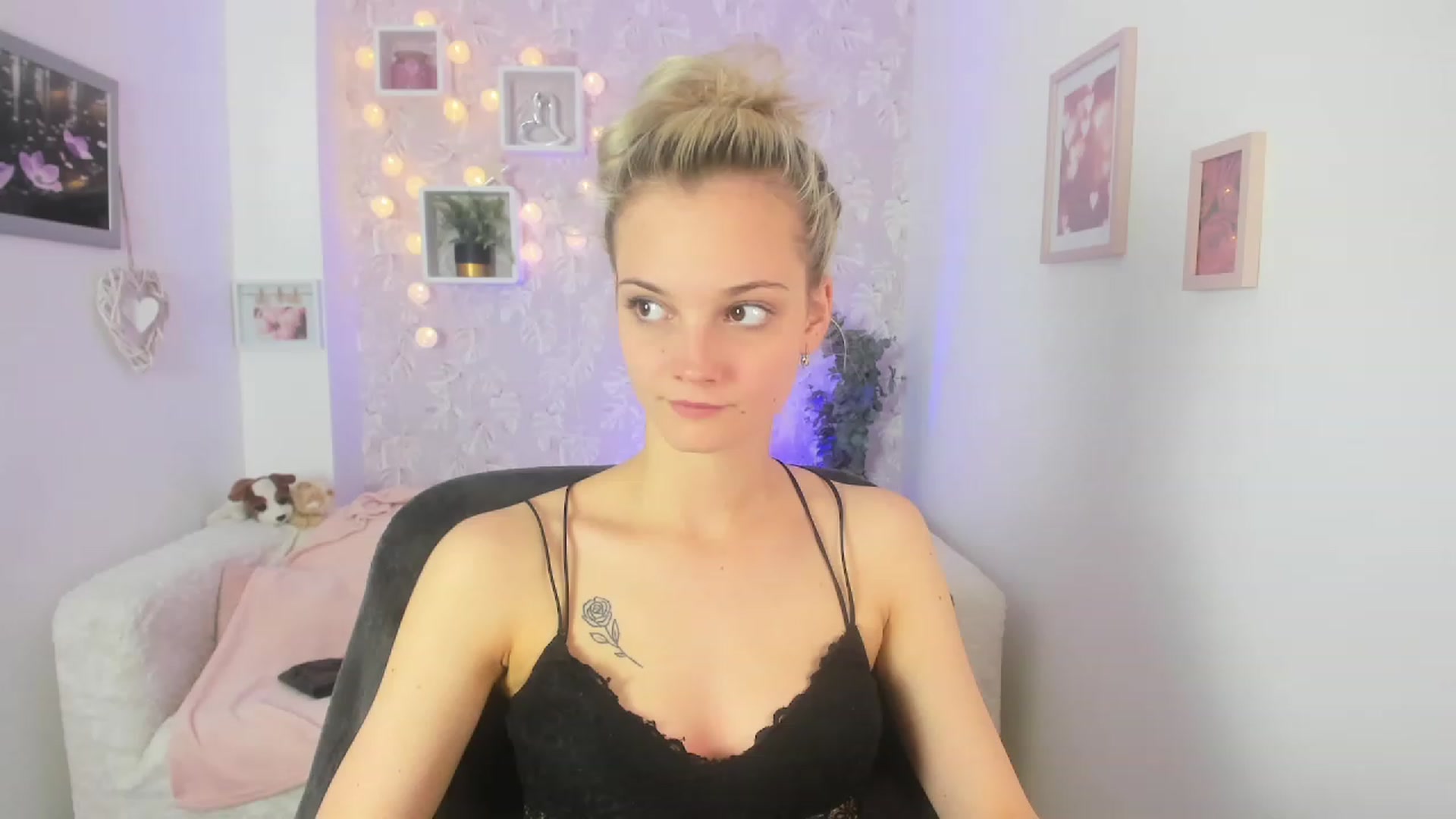 Gallery image thumbnail from Lexy_Belle18's myfreecams stream on, 06/21/2023, 12:36 image 8 of 20