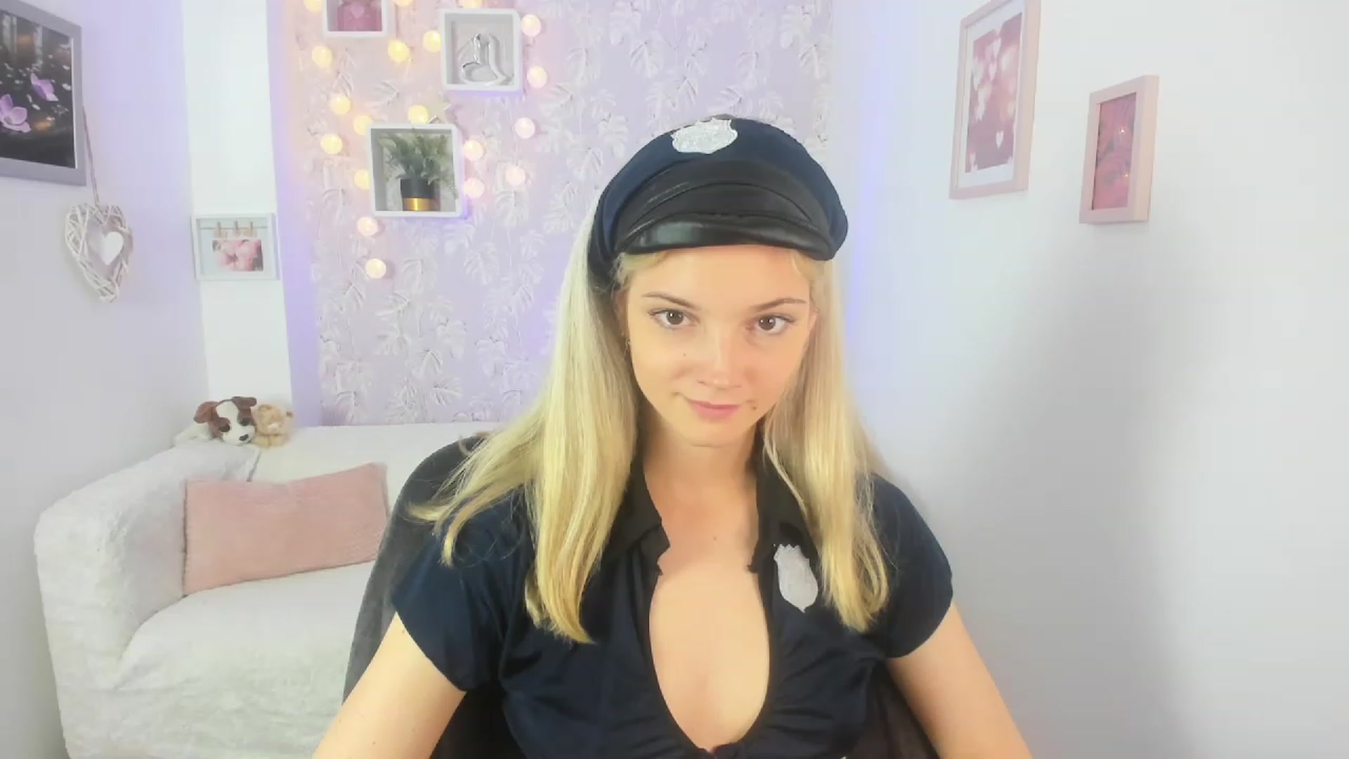 Gallery image thumbnail from Lexy_Belle18's myfreecams stream on, 06/22/2023, 08:28 image 6 of 20