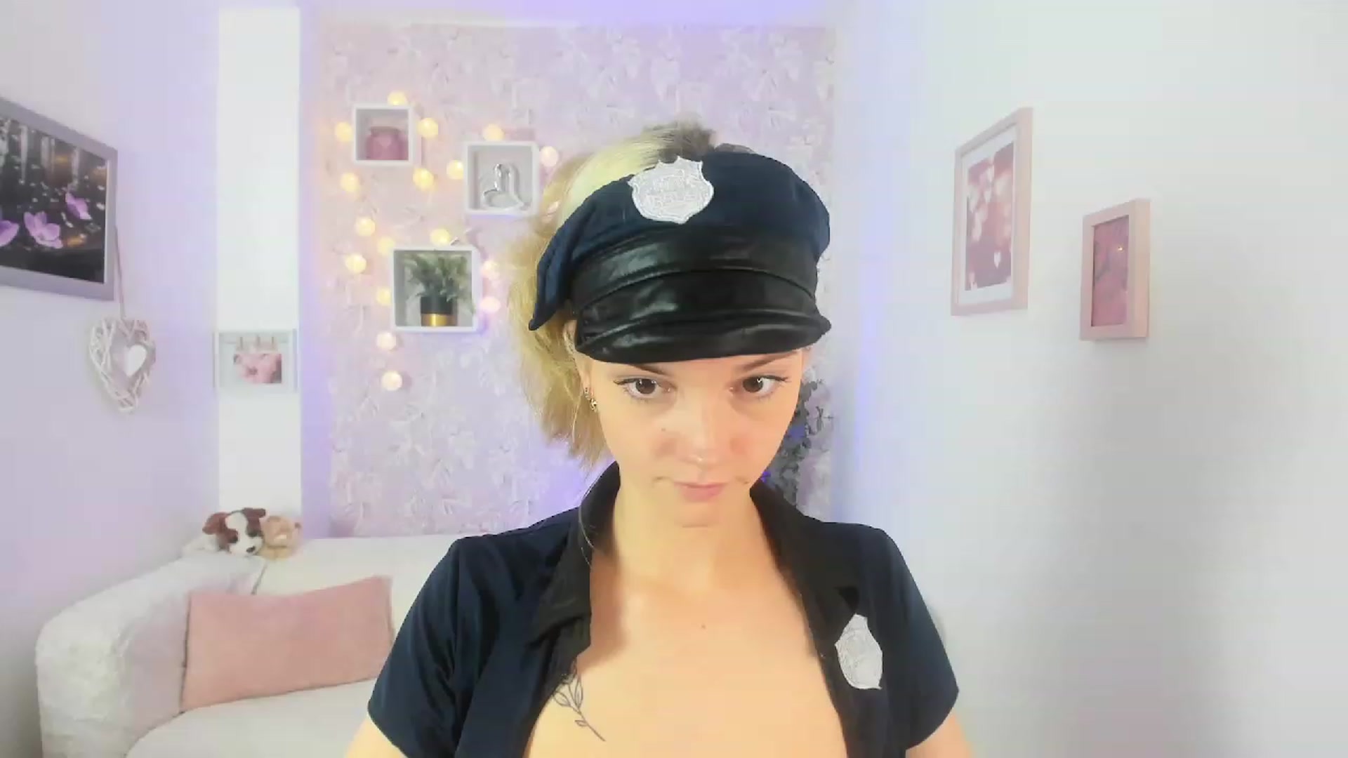 Gallery image thumbnail from Lexy_Belle18's myfreecams stream on, 06/22/2023, 10:16 image 4 of 20