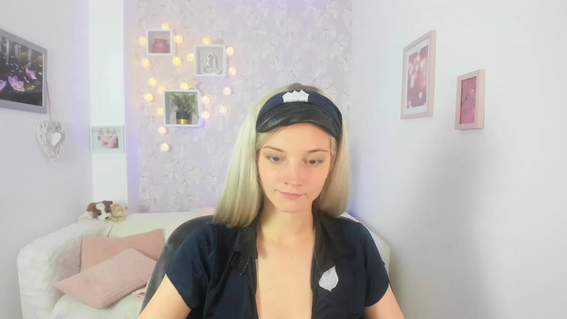 Gallery image thumbnail from Lexy_Belle18's myfreecams stream on, 06/22/2023, 12:03 image 12 of 20